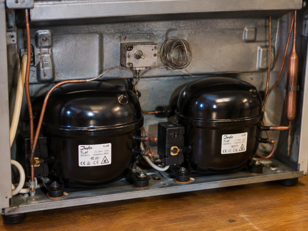 Два компрессора старого холодильника Electrolux / AEG